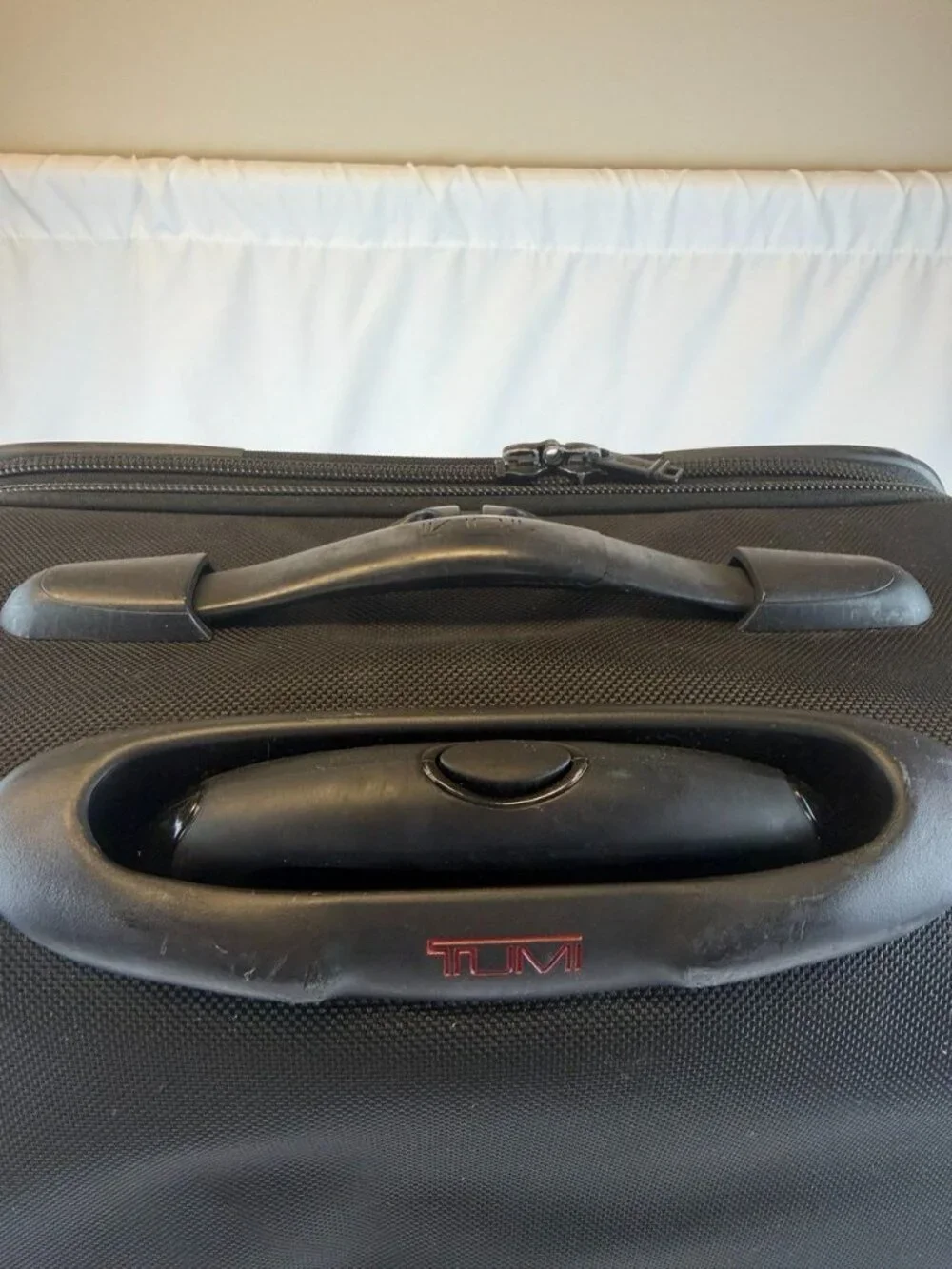 TUMI Black Nylon Alpha 2 Continental Carry On Suitcase 21